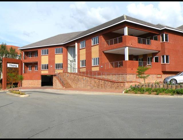 141M² BUILDING TO LET IN FOURWAYS